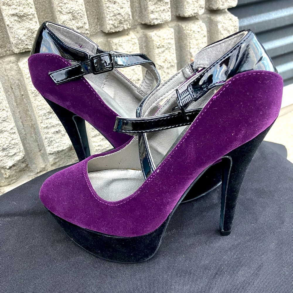 Purple and Black Qupid Branded Heels in Size 6.5
